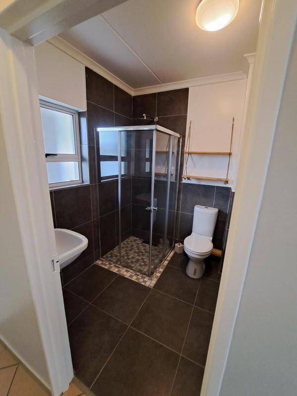To Let 2 Bedroom Property for Rent in Buhrein Western Cape